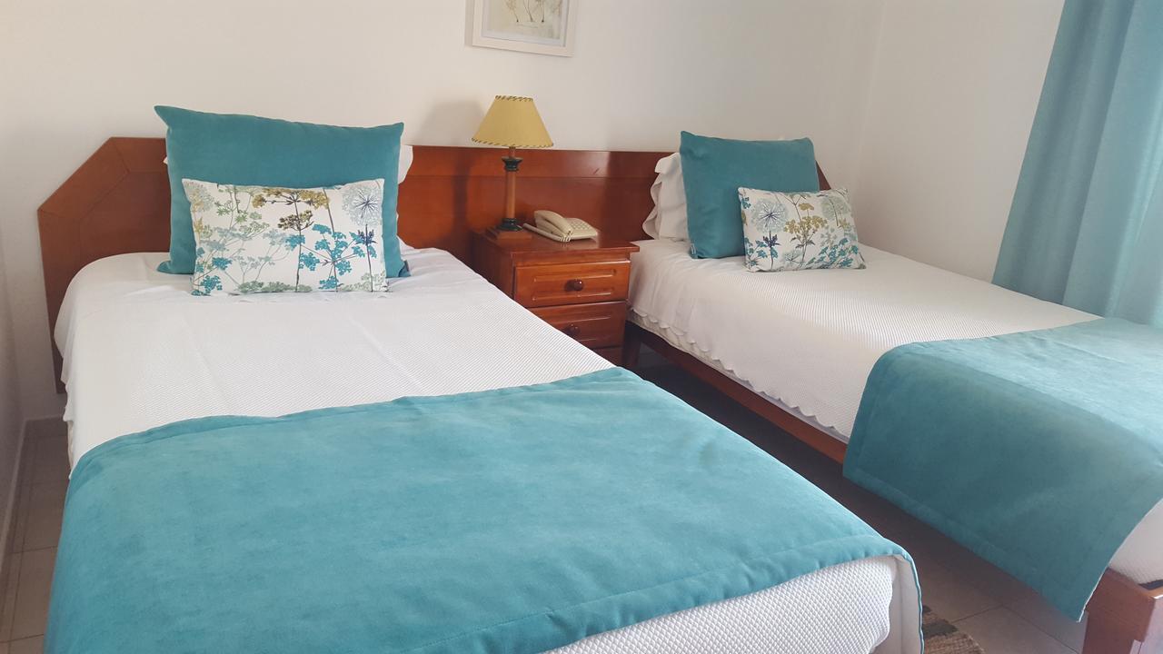Mira Parque Bed & Breakfast อัลบูเฟรา ภายนอก รูปภาพ