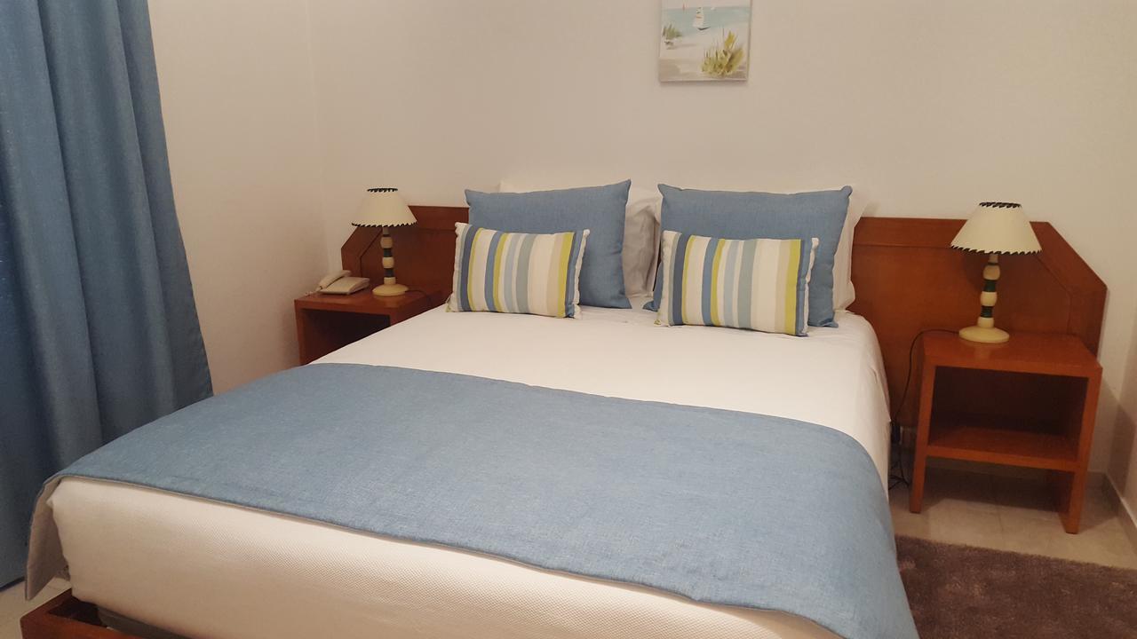 Mira Parque Bed & Breakfast อัลบูเฟรา ภายนอก รูปภาพ